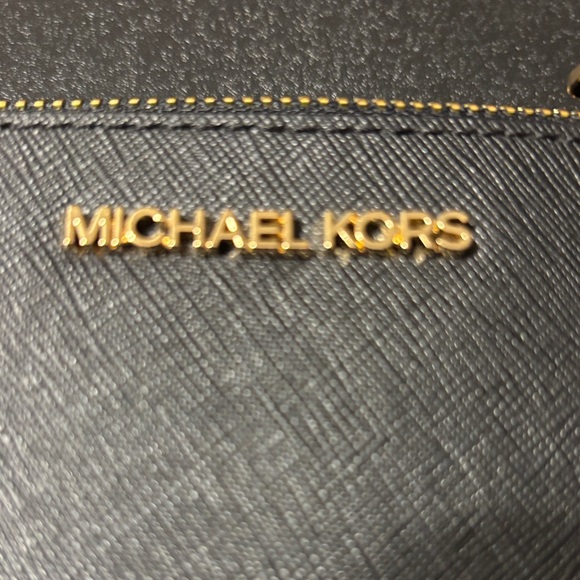 Michael Kors Black Wallet Gold Accents Jet Set Travel Lg Double Zip Wristlet - Picture 2 of 8